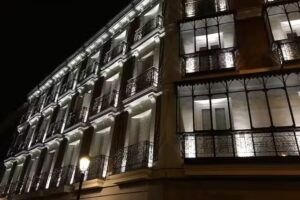 60 Balconies
