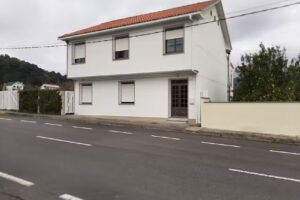 A Casa de Abaixo