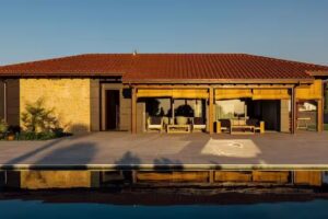 Aliron Hotel