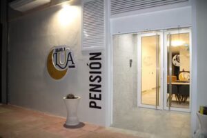 BAIXO A LUA