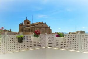 El Akito & La Encantada