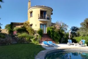 El Roble Holidays