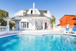 Hermosa casa con piscina privada- Belvilla by Oyo