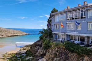 Llanes