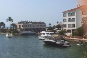 Port Moxo