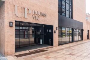 Up Rooms Vic Hotel