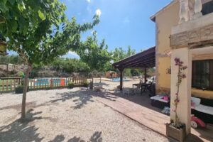 Villa amarilla